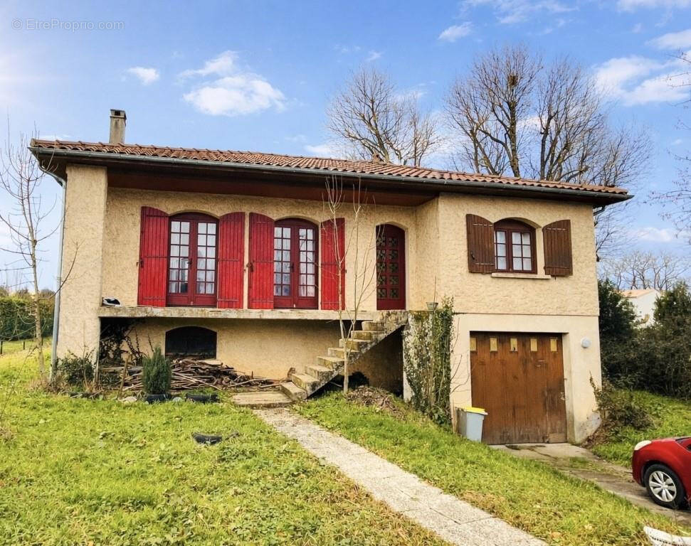 Maison à BEYCHAC-ET-CAILLAU