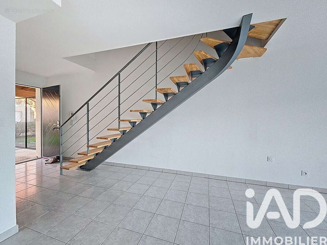 Photo 2 - Appartement à SAINT-MARTIN-DE-CRAU