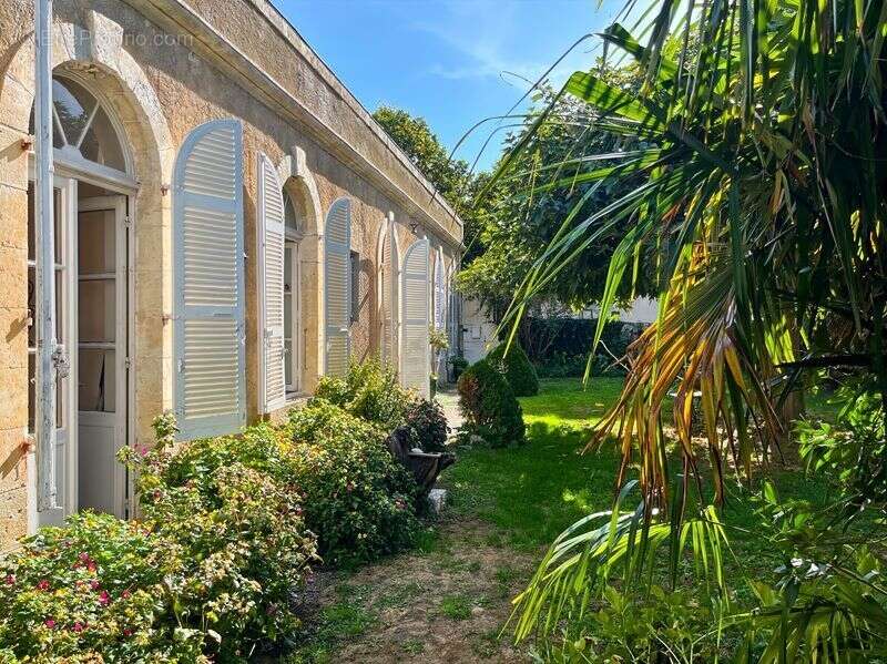 LECTOURE, centre ville maison de plain pied avec garage et jardin - photo 4