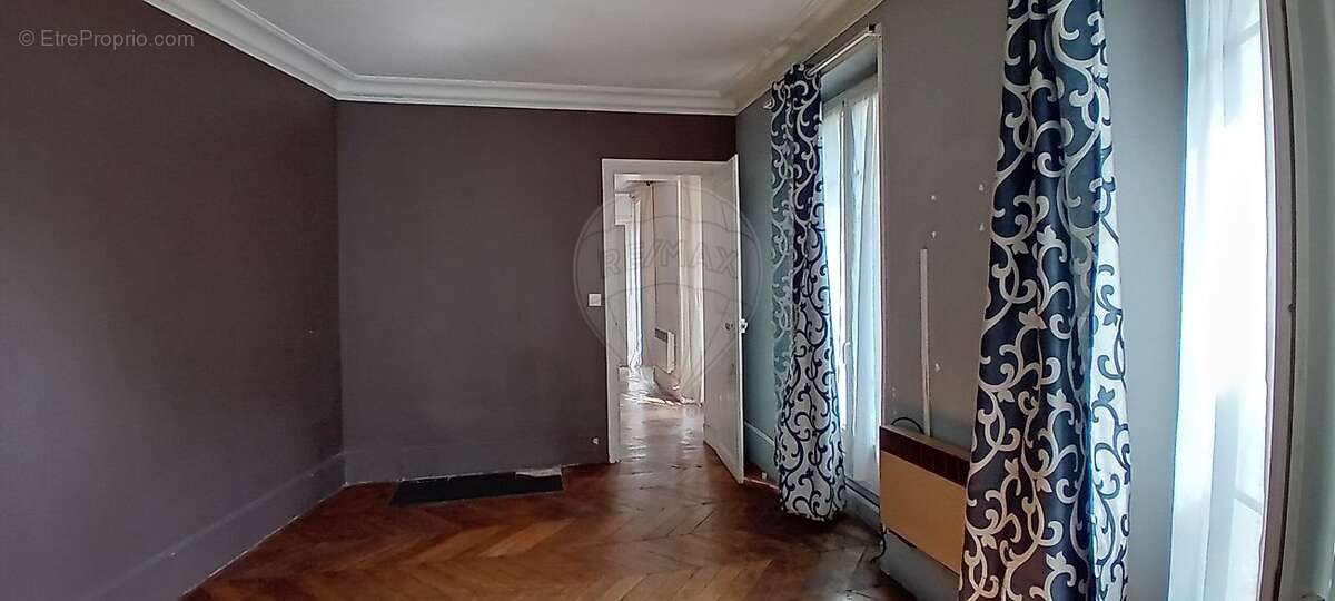 Appartement à PARIS-10E