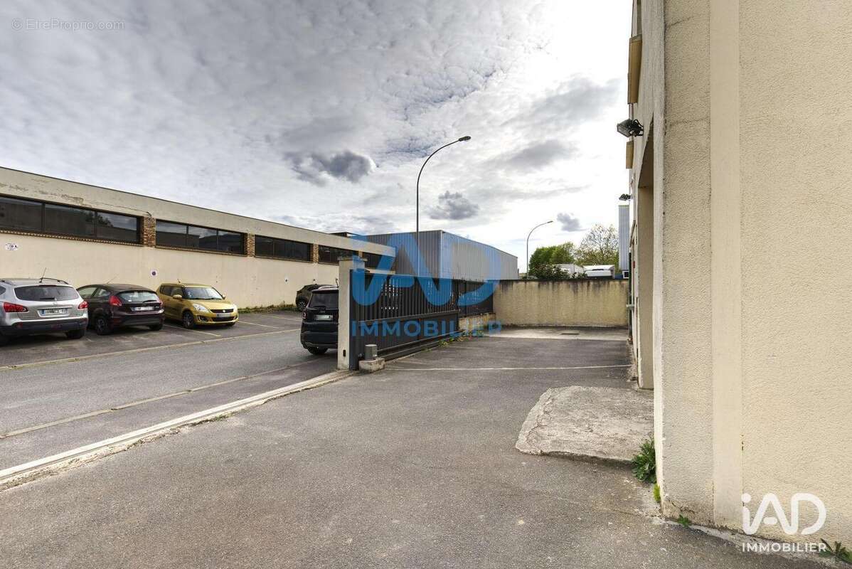 Commerce 570 m² à Draveil  - photo 3