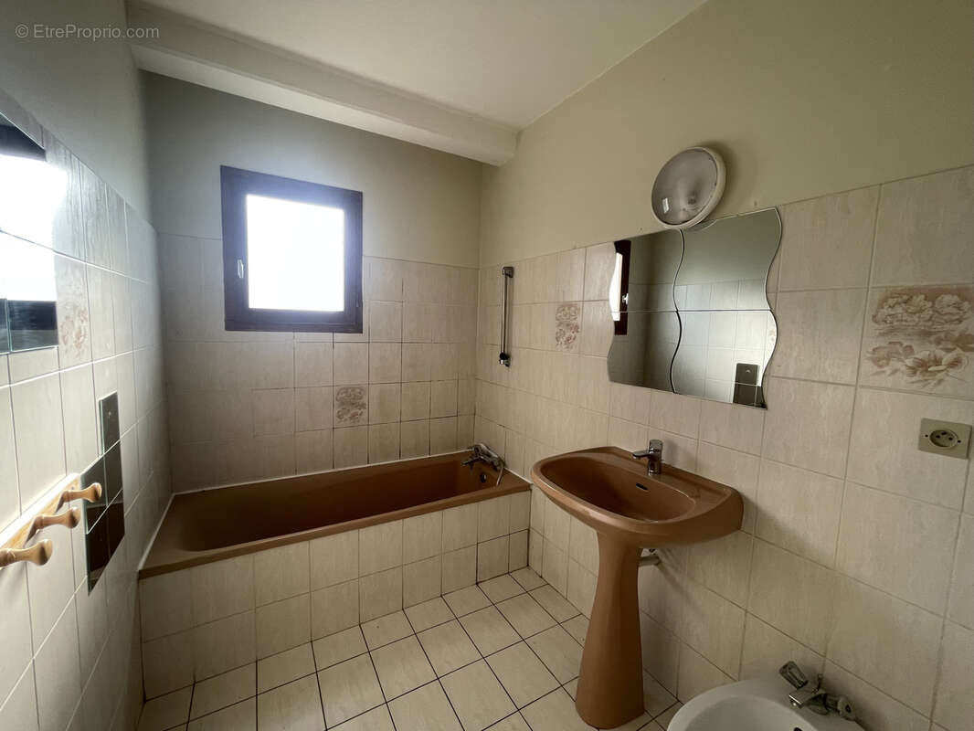 Maison à COLAYRAC-SAINT-CIRQ