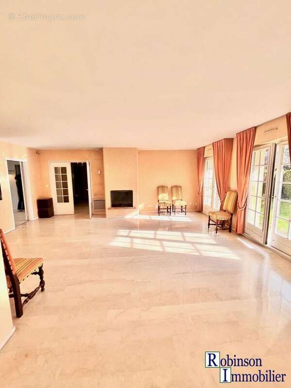 Appartement à LE PLESSIS-ROBINSON