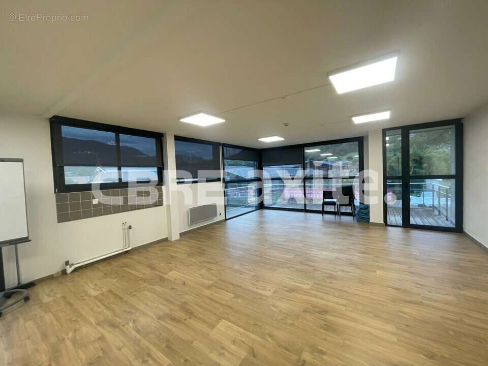 Commerce 440 m² à Sevrier  - photo 2