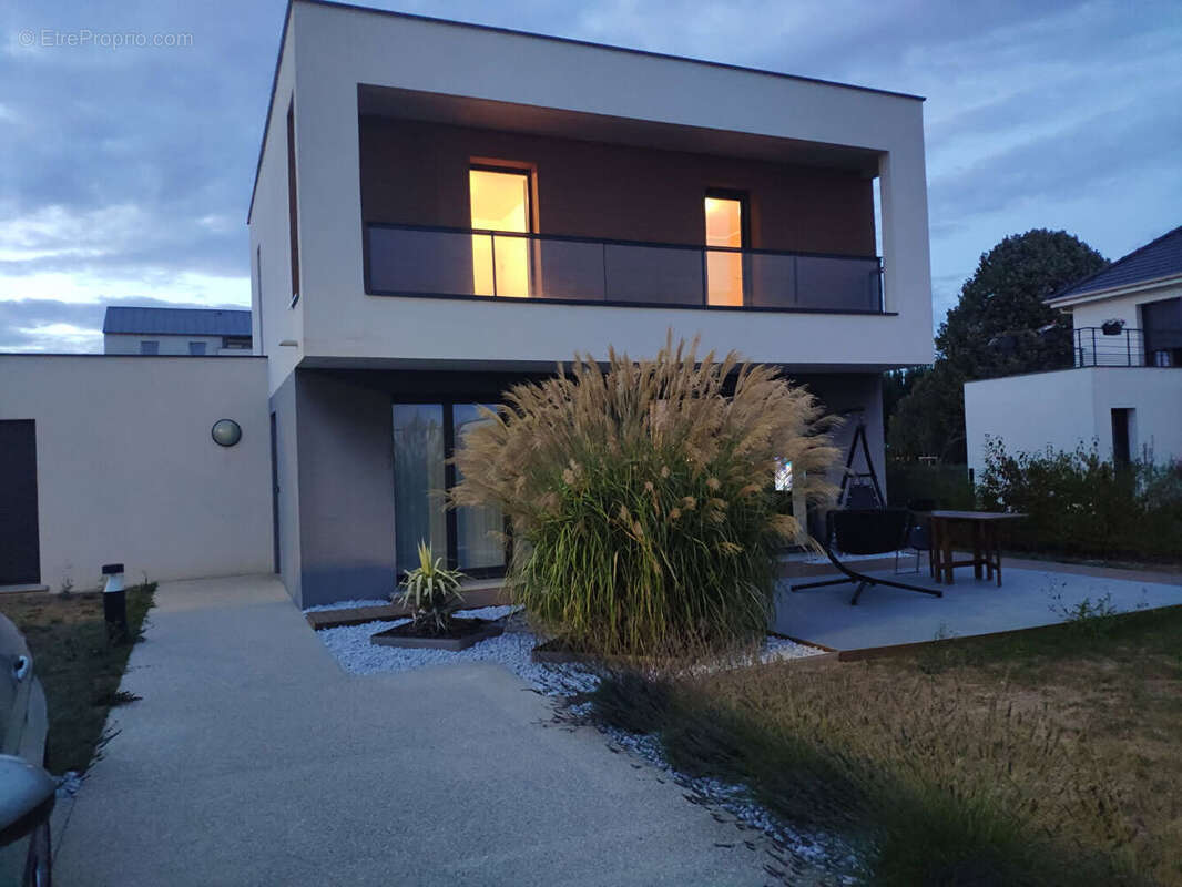 Maison à VERT-SAINT-DENIS