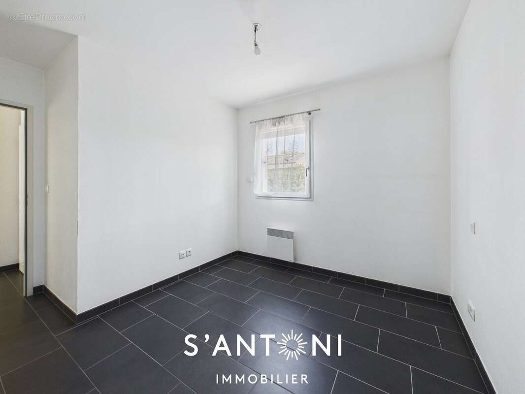 À vendre  Villa mitoyenne de plain-pied à 100 m du Port de Marseillan - photo 7