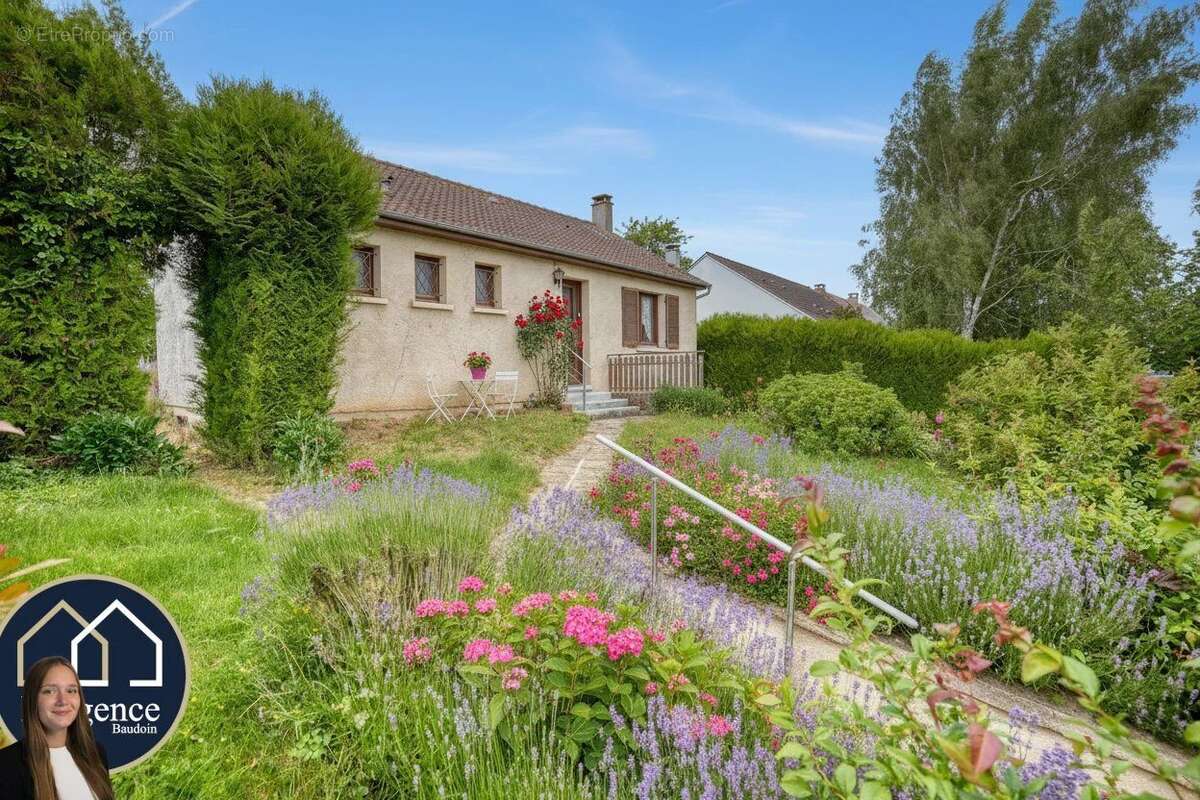 Maison à TREMBLAY-LES-VILLAGES