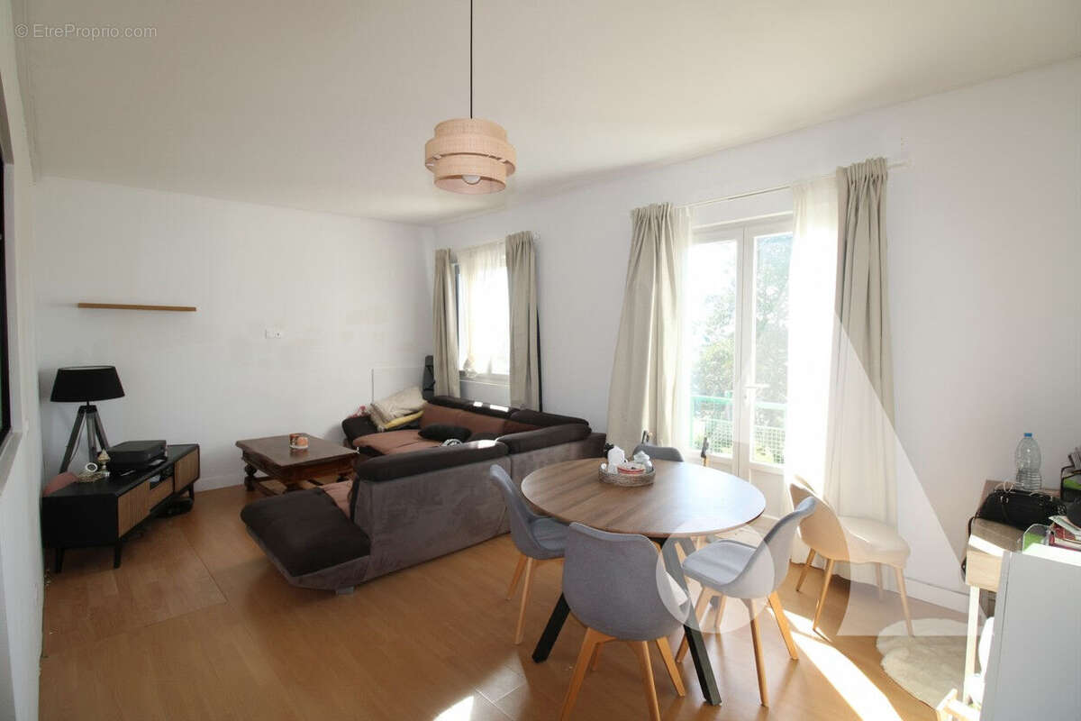 Appartement Lacroix Saint Ouen 3 pièce(s) 65 m2 - photo 2