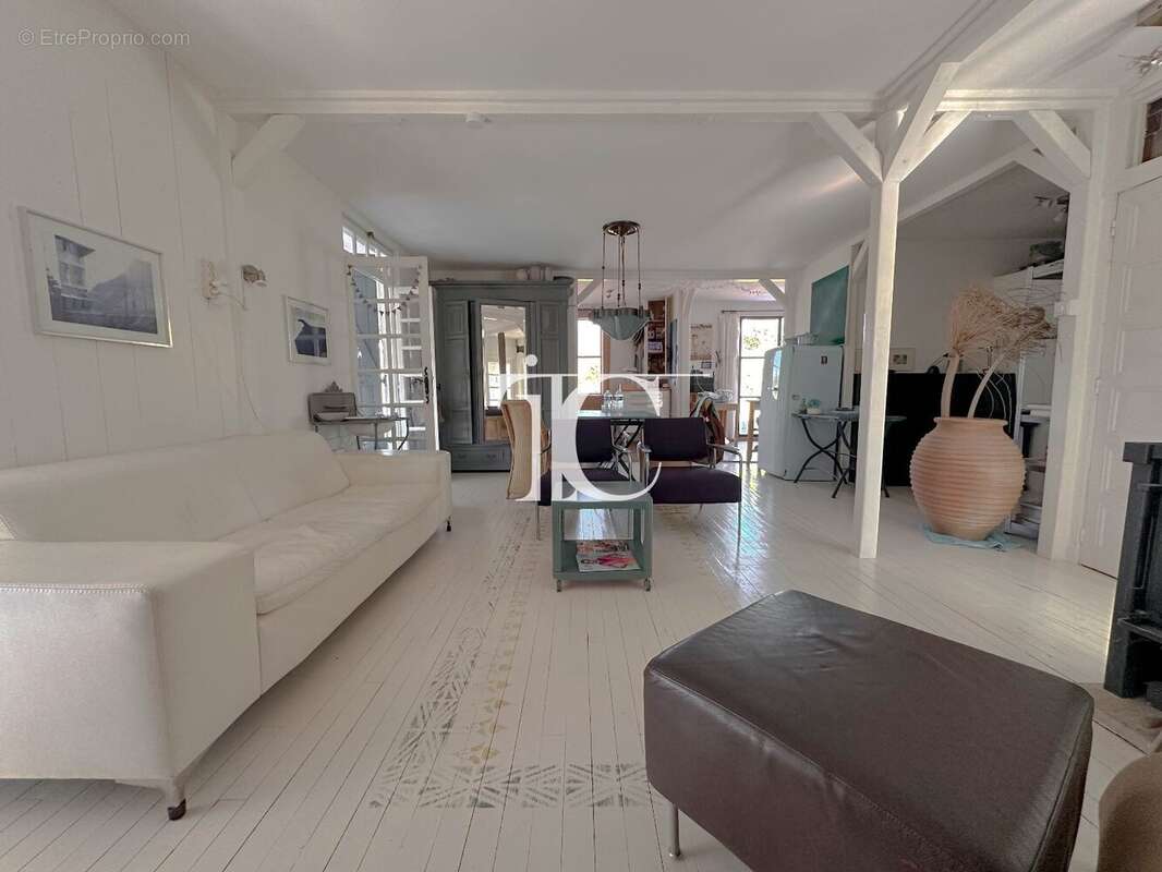 Villa de charme avec piscine et 4362 m² de terrain - photo 5