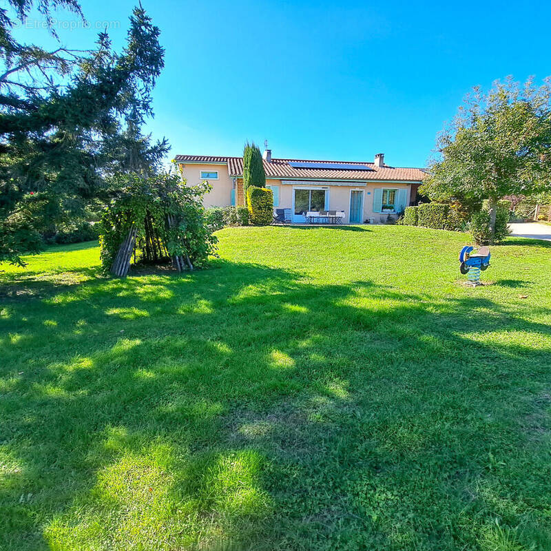 Maison à ORLIENAS