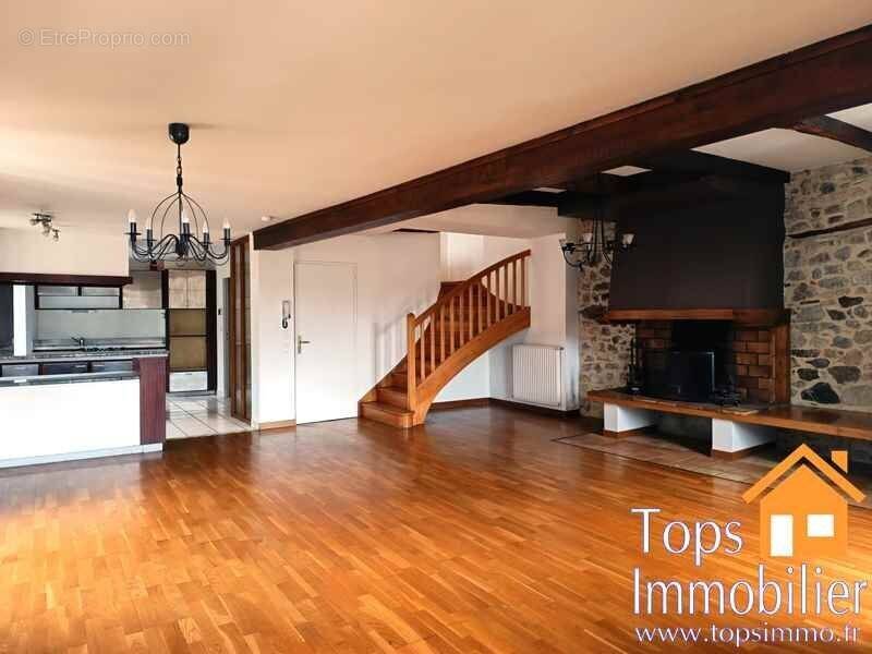 Appartement à VAILHOURLES