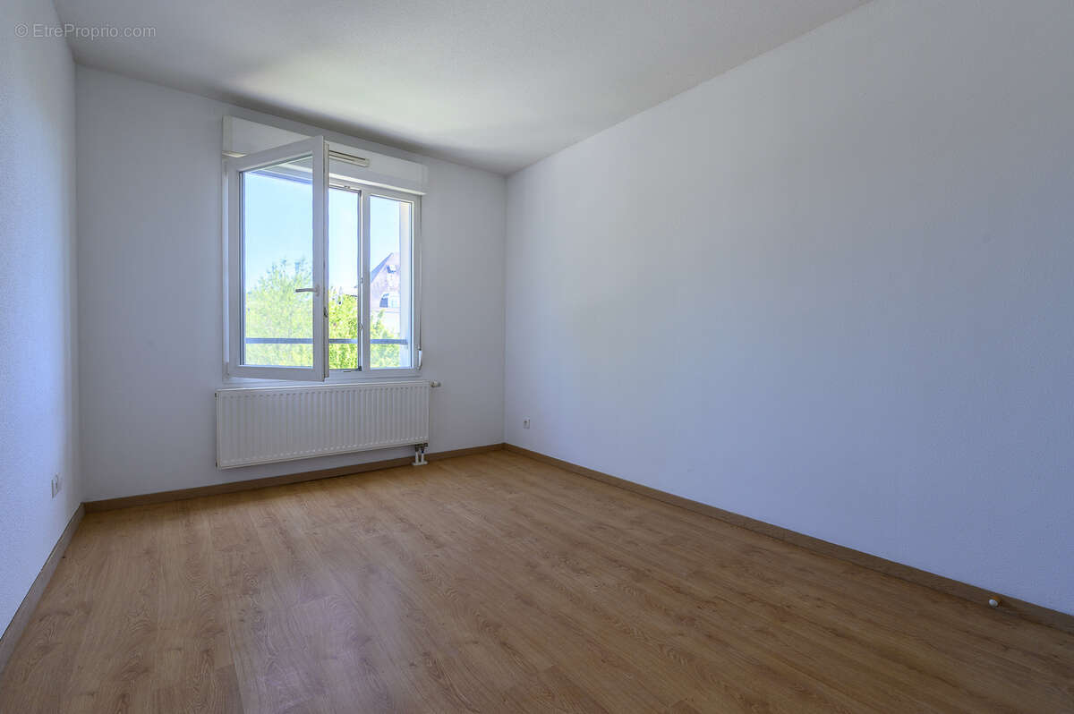 STRASBOURG NEUHOF STÉÂHNIE - Duplex 5 pièces de 98m2 avec terrasse, parking et garage - photo 9
