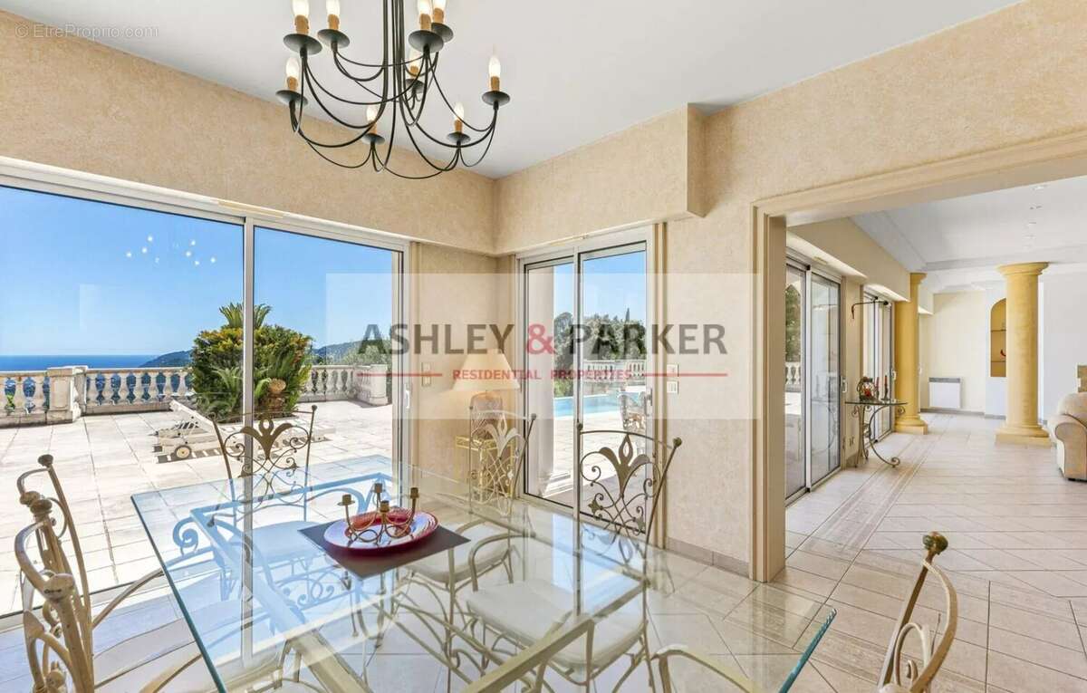 Maison à MANDELIEU-LA-NAPOULE