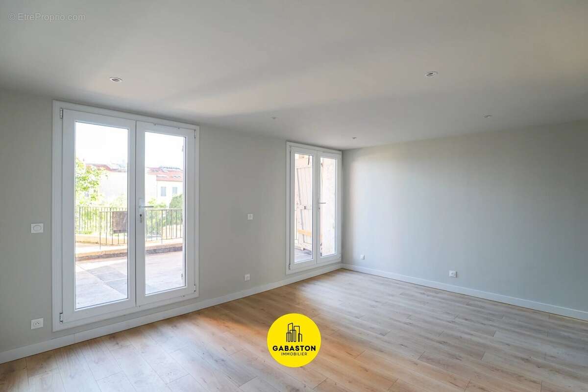 Appartement à MARSEILLE-1E