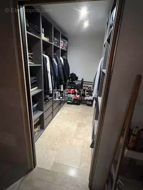 Commerce à TOURRETTES