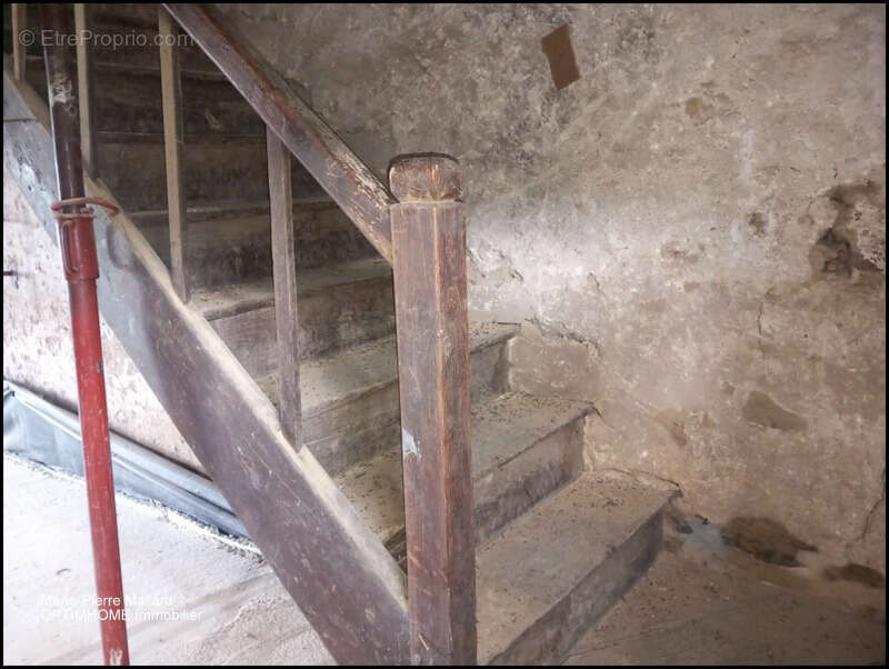 Charmante maison mitoyenne à rénover avec grange attenante – Laissez libre cours à vos projets ! - photo 5