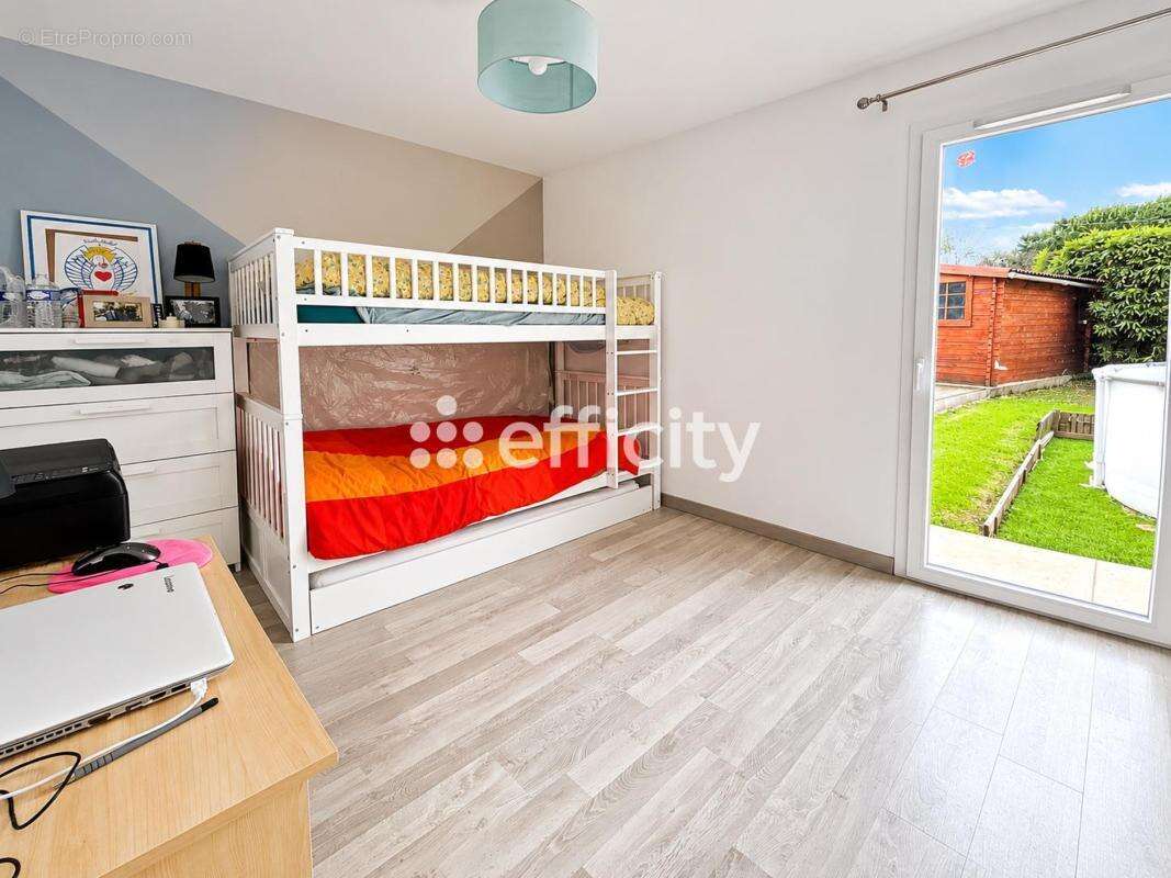 Maison 105 m² à Ecoyeux  - photo 17