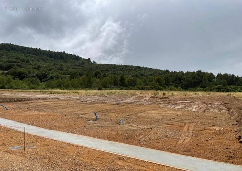 Terrain à EMBRES-ET-CASTELMAURE