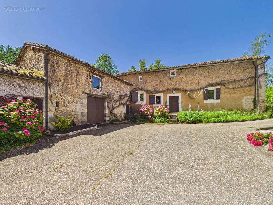 Propriété de charme avec maison d'amis, piscine et dépendances en Dordogne - photo 14