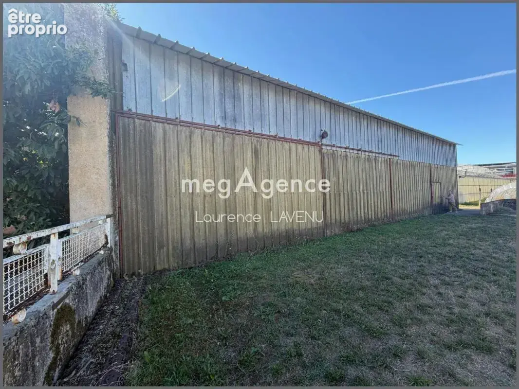 Local commercial avec de nombreuses dépendances et une habitation - photo 7