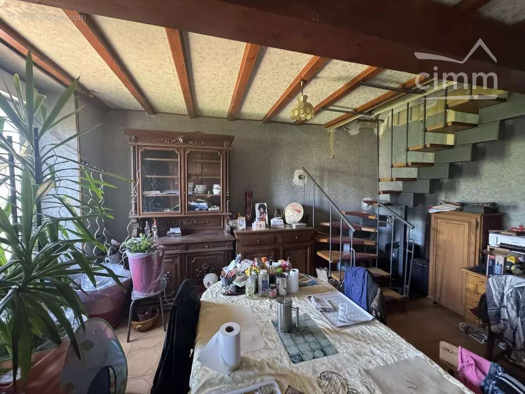 Maison d'habitation avec dépendances et jardin - photo 13