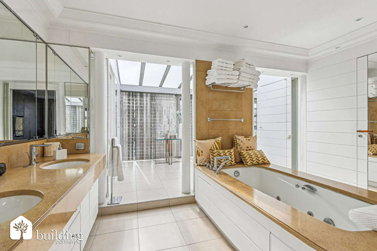 Neuilly-sur-Seine Château - Appartement coup de coeur 4 pièces de 115,75 m² avec terrasses - photo 13