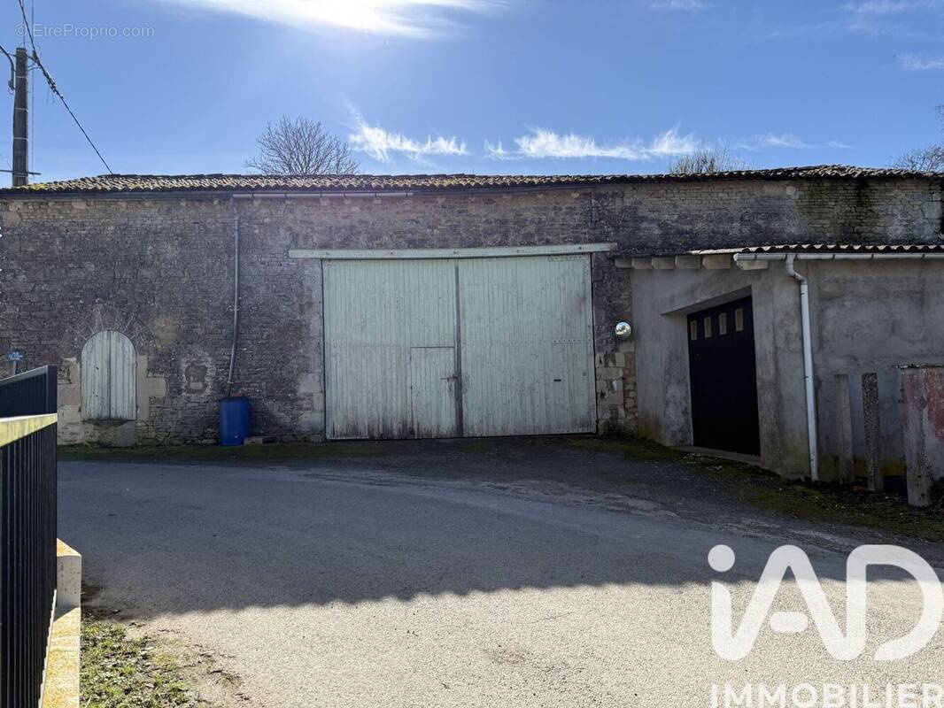 Photo 1 - Maison à SAINT-PIERRE-D'AMILLY