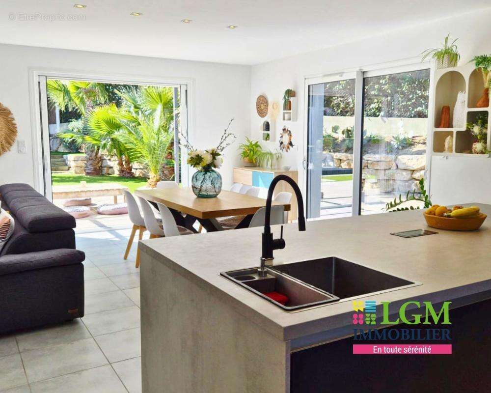 Maison à PLAN-DE-LA-TOUR