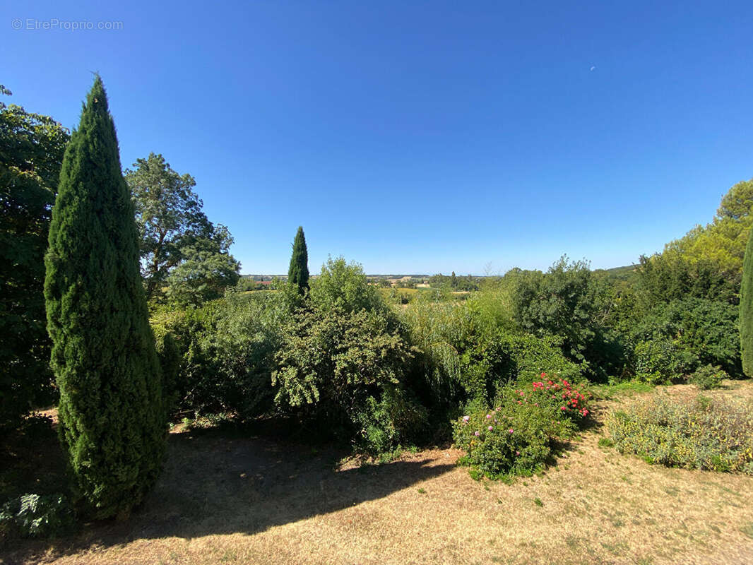 Propriété avec dépendances sur 2,5 ha - photo 7