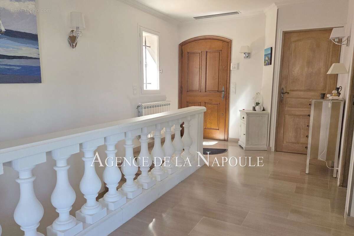 Maison à MANDELIEU-LA-NAPOULE