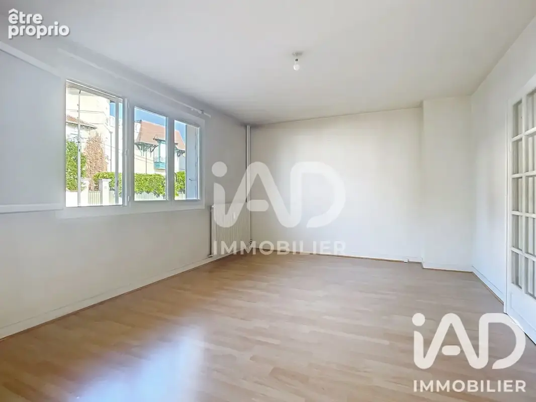 Photo 1 - Appartement à SAINT-MAUR-DES-FOSSES