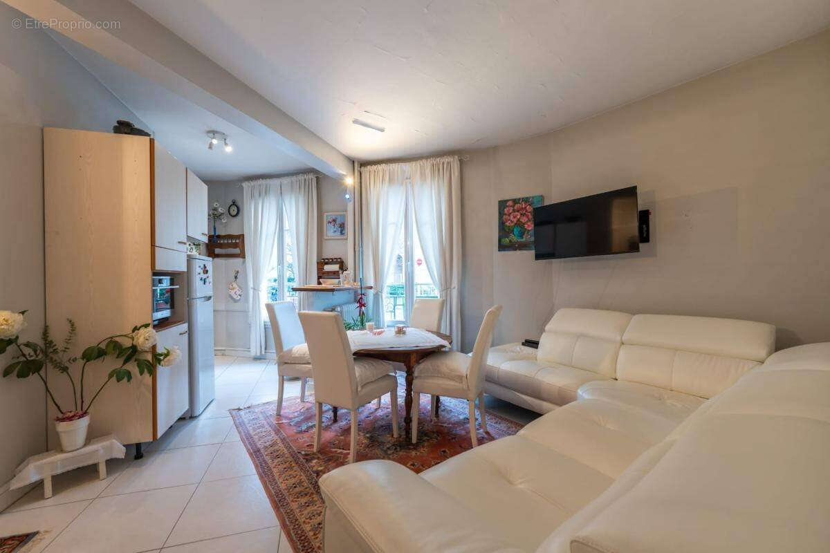 Appartement à COURBEVOIE