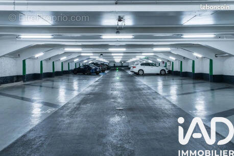 Photo 1 - Parking à PARIS-9E