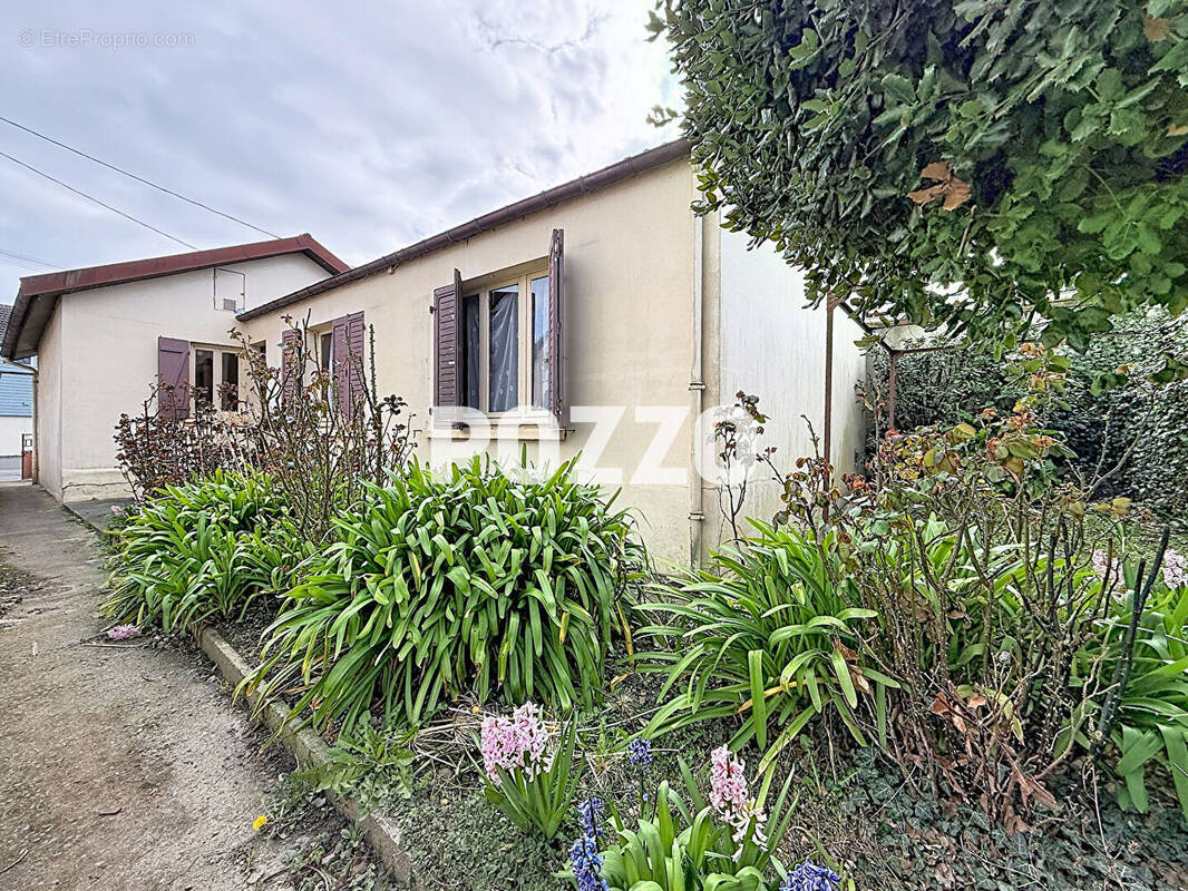 Maison à DONVILLE-LES-BAINS
