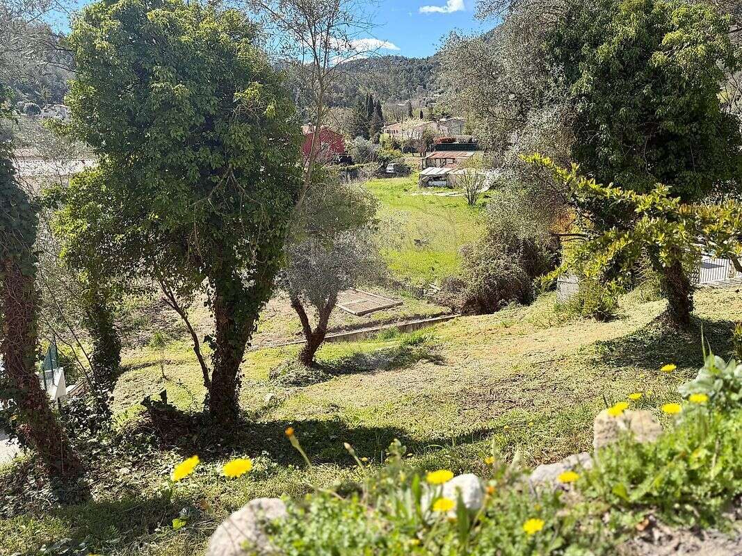 Terrain à TOURRETTE-LEVENS