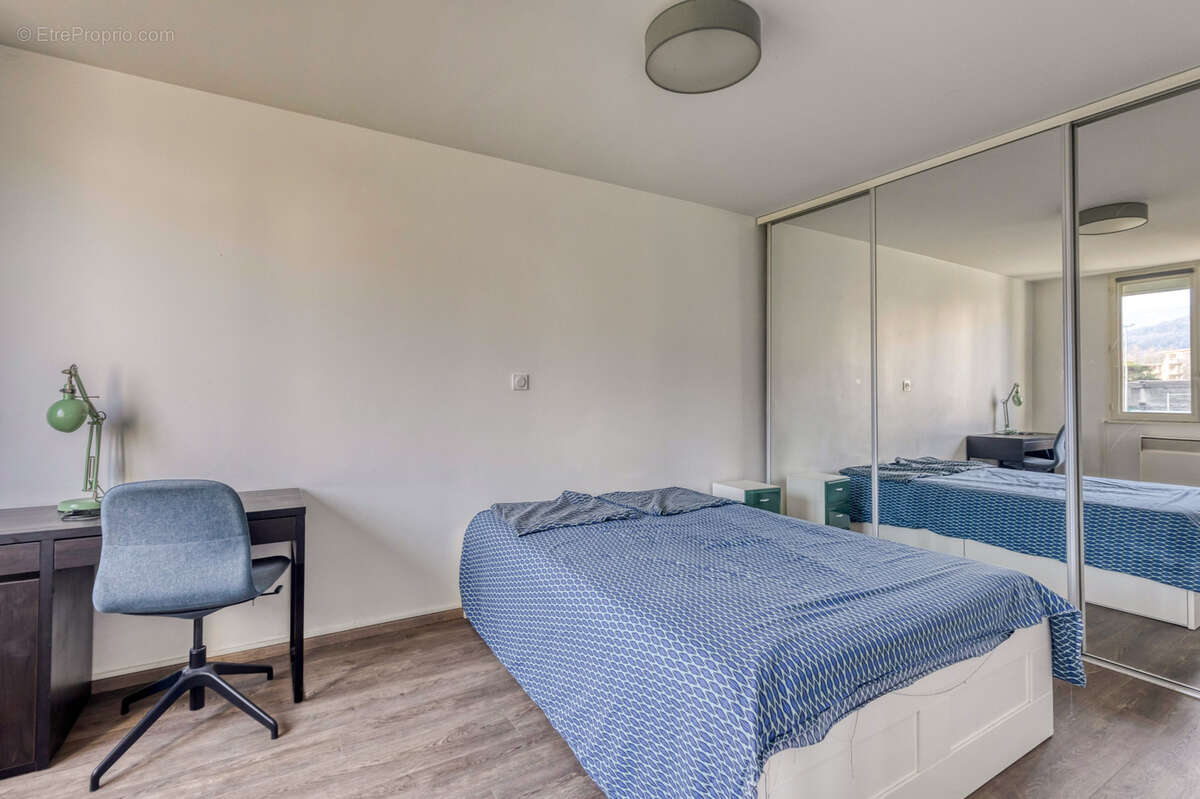 Appartement à SAINT-MARTIN-D'HERES