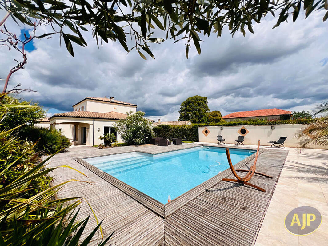 Maison à SAINT-MAGNE-DE-CASTILLON