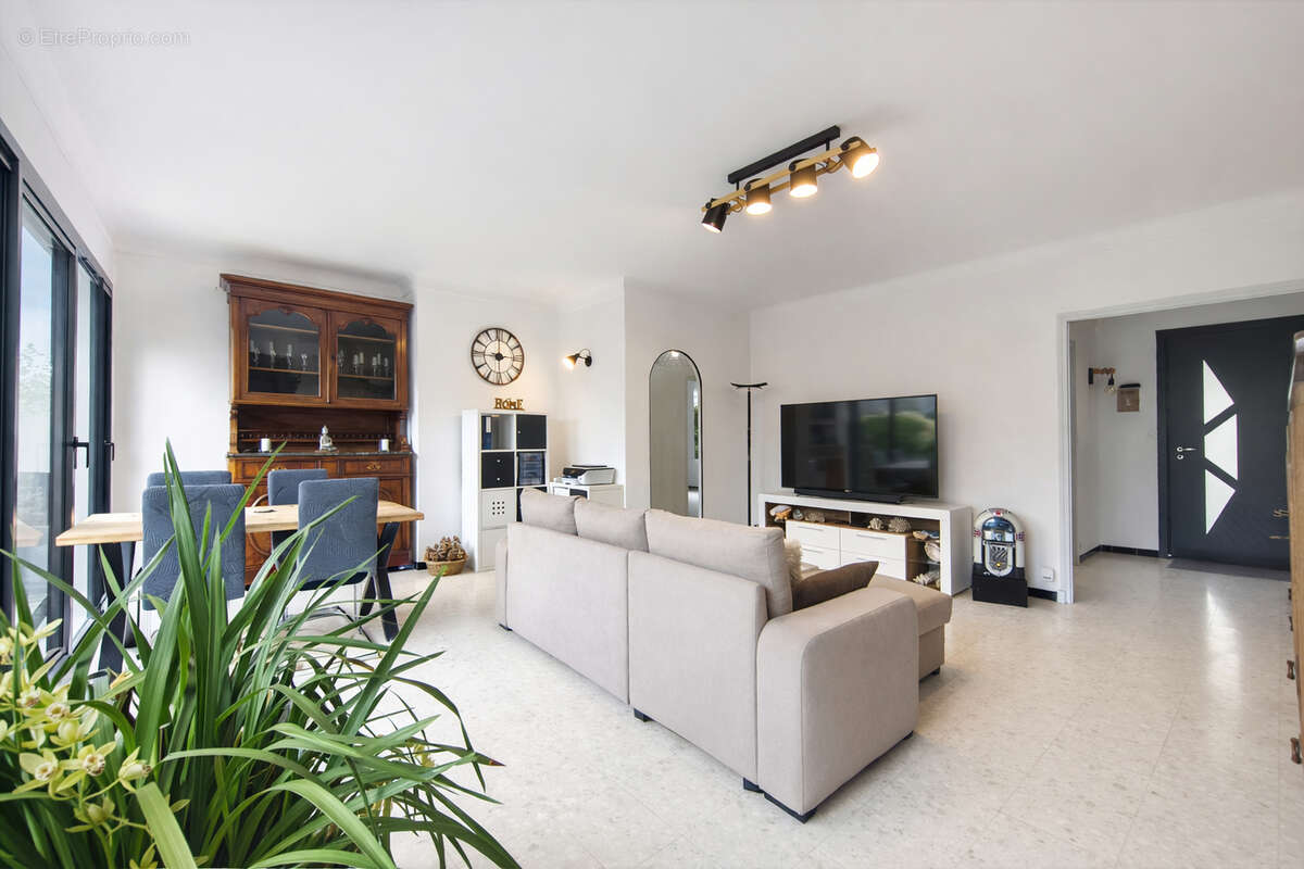 Maison à SAINT-LAURENT-DE-LA-SALANQUE