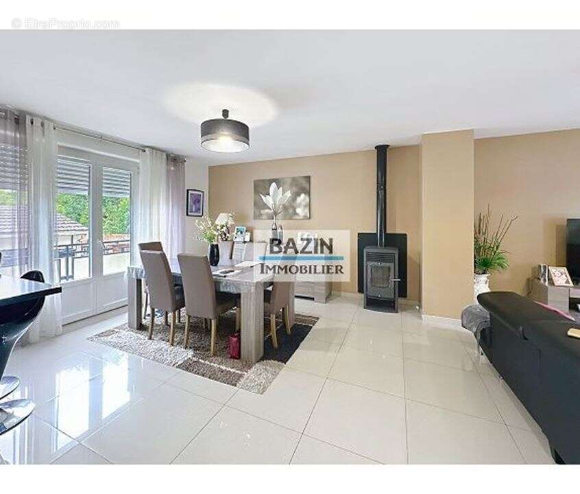 Maison à SAINTE-GENEVIEVE-DES-BOIS