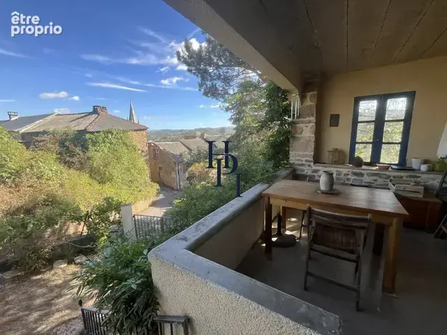 Maison de village avec terrasses et jardin. - photo 5
