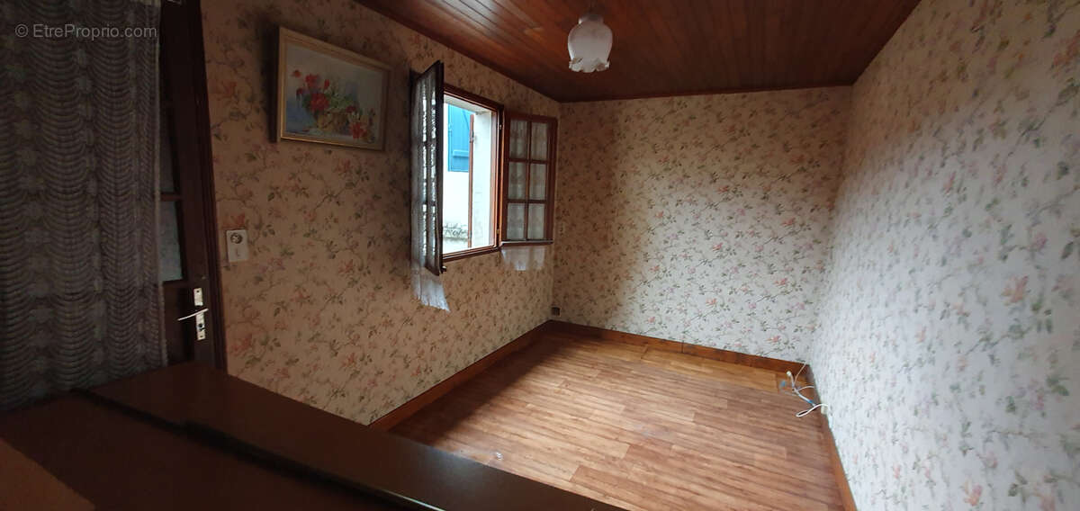 Maison à SAINT-MEME-LES-CARRIERES