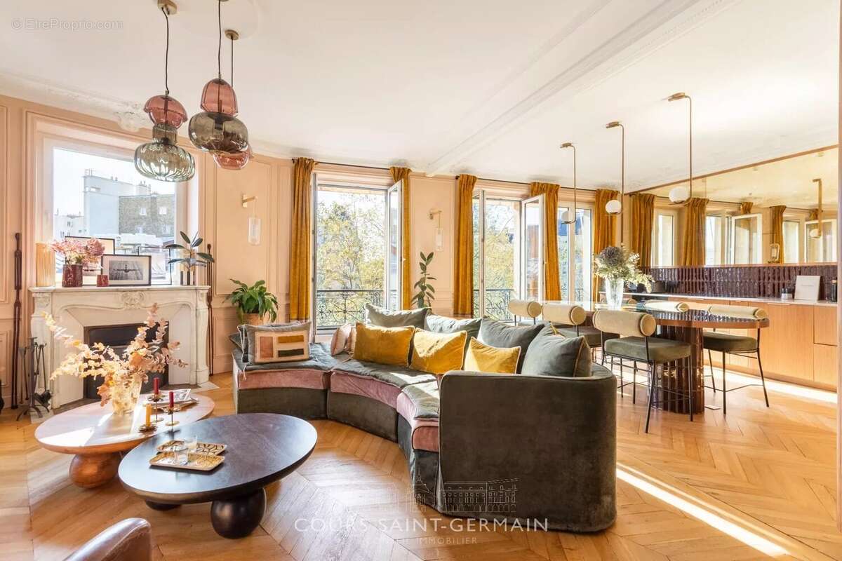 Appartement à PARIS-16E