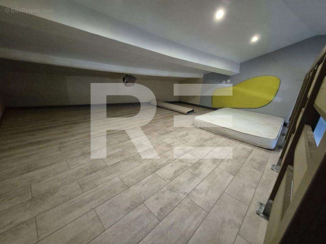 Type t2 en centre-ville de lunel avec possibilite place garage - photo 6
