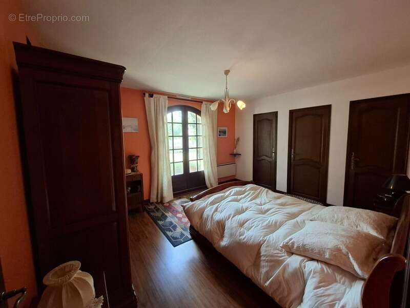 Maison à VIC-LE-COMTE