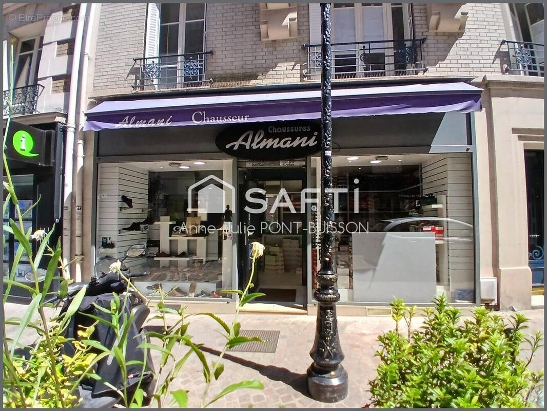 Photo 1 - Commerce à COURBEVOIE