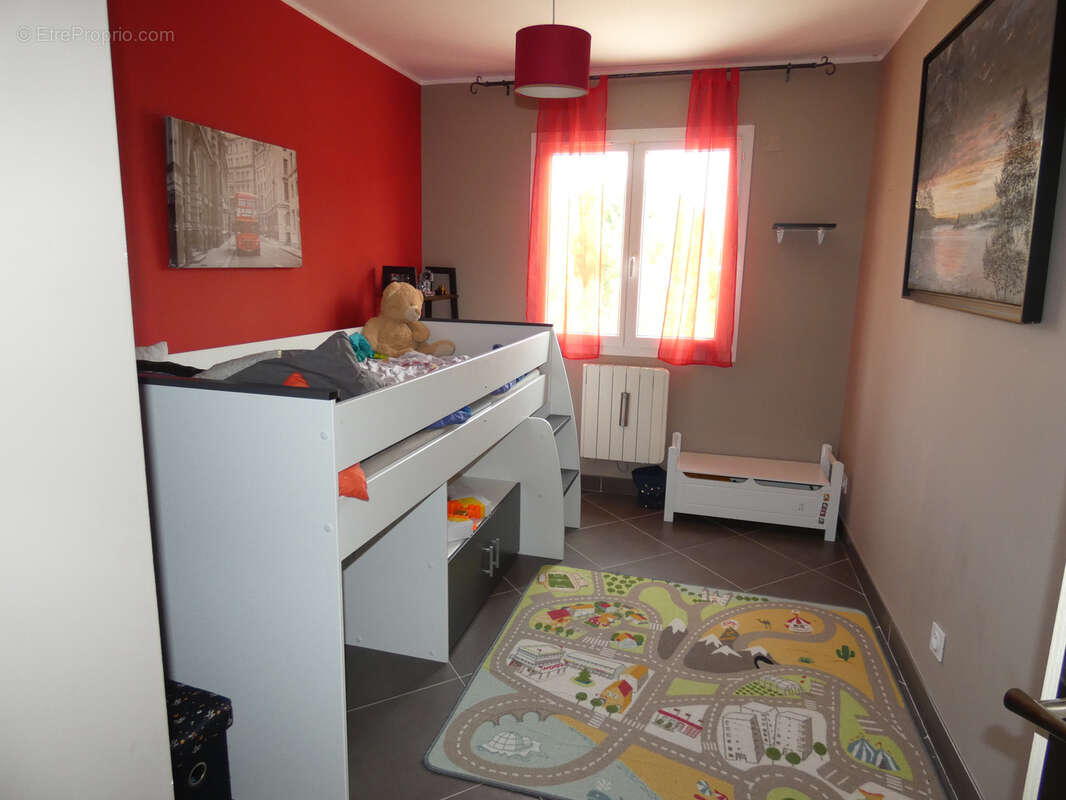 Villa familale avec piscine et exceptionnel garage de 147 m2 - photo 8