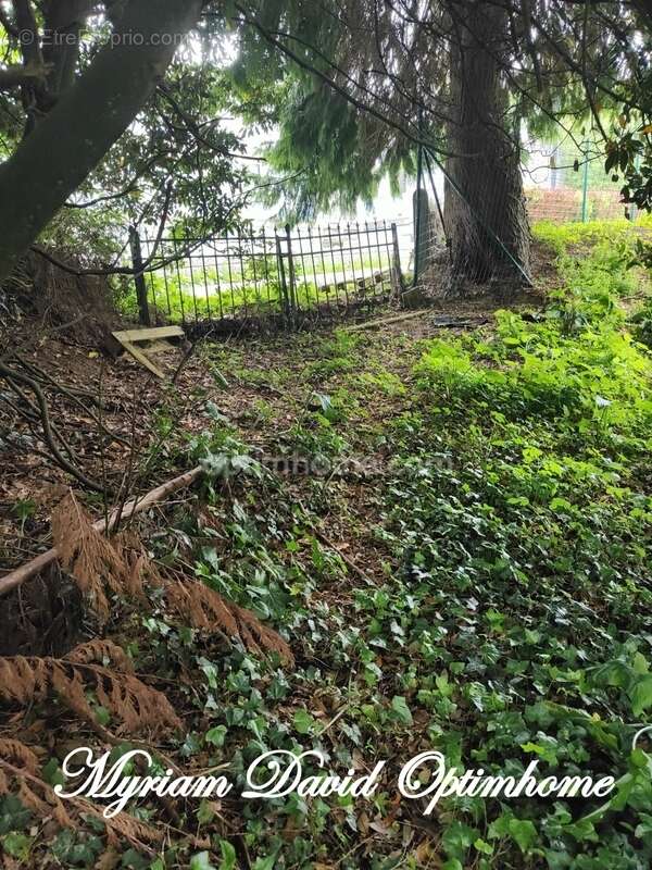 Terrain à ROSTRENEN