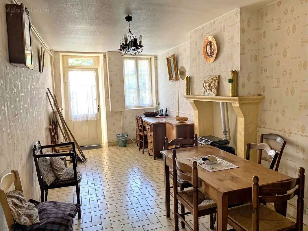 Maison à DOMPIERRE-LES-EGLISES