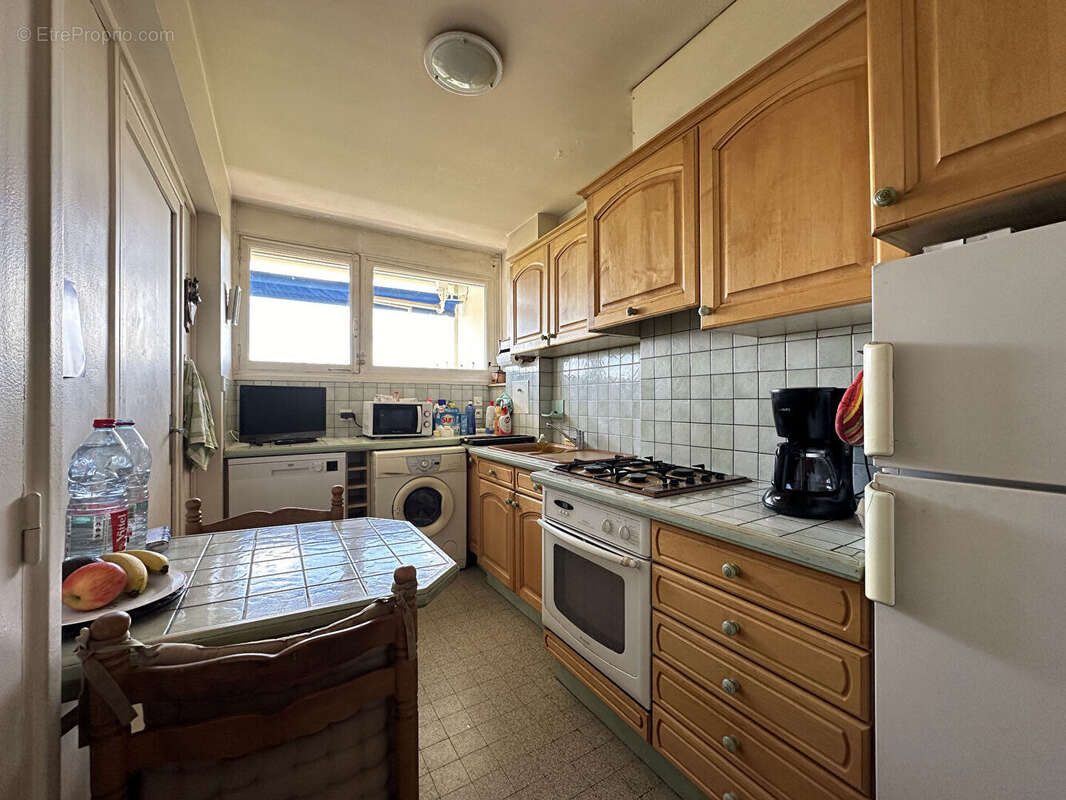 LA GENETTE - Appartement T3 à rafraîchir avec Balcon, Cave et Parking ! - photo 6