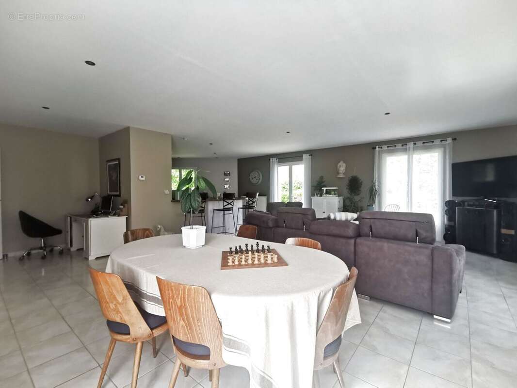 Maison à SAINT-SEBASTIEN-DE-MORSENT